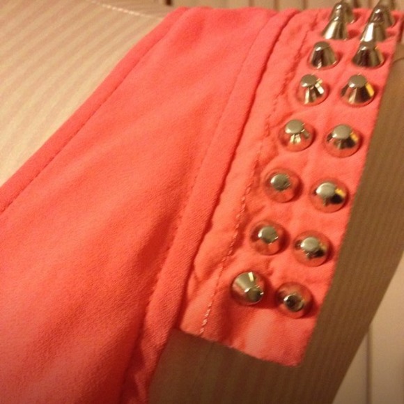 Studded coral top with cut out back - Picture 4 of 4