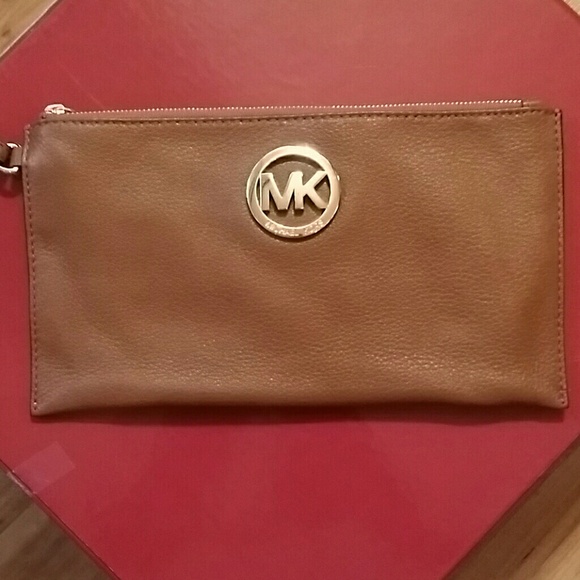 Authentic Michael Kors Fulton Clutch 💯