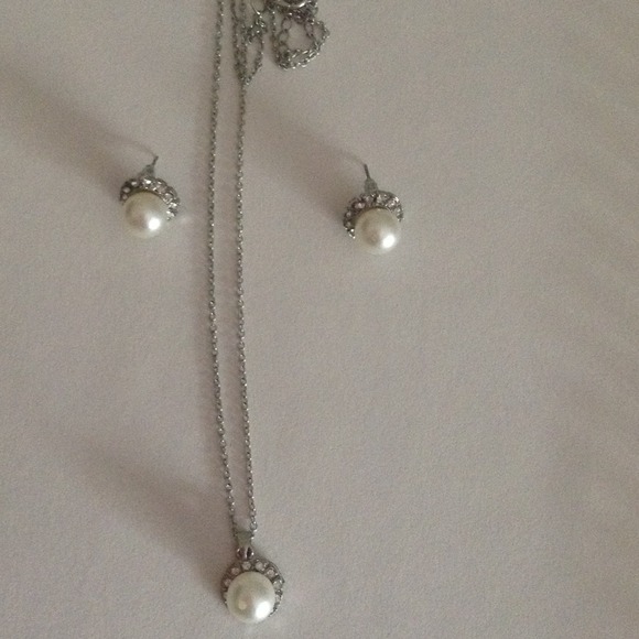 Silver Jewelled Pearl Studs and Necklace