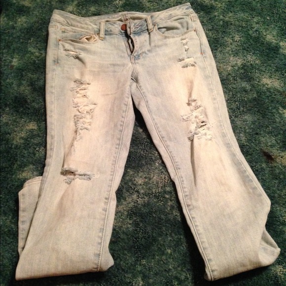 AE light wash jeans