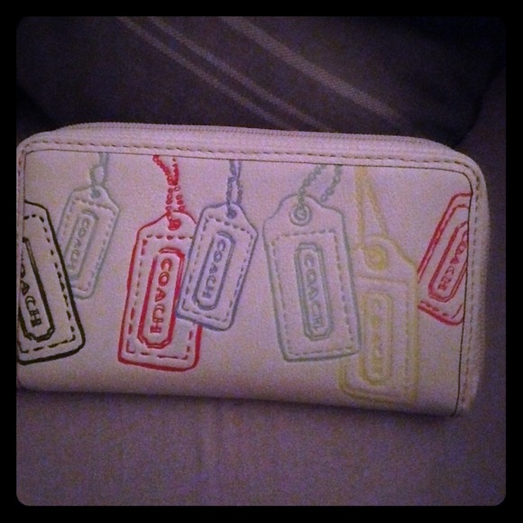 COACH Hangtag Motif Wallet