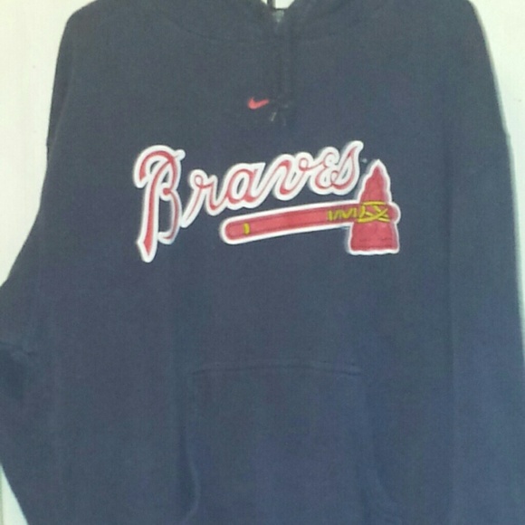 Nike Hoodie with front hand pockets!