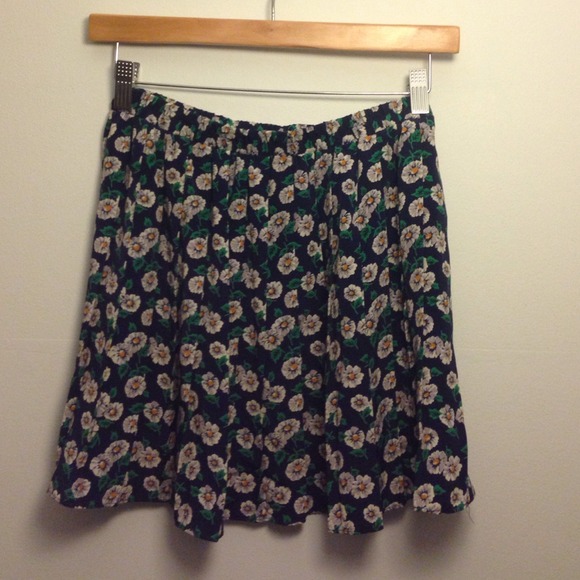 🌸SOLD🌸 LF Pleated Floral Skirt