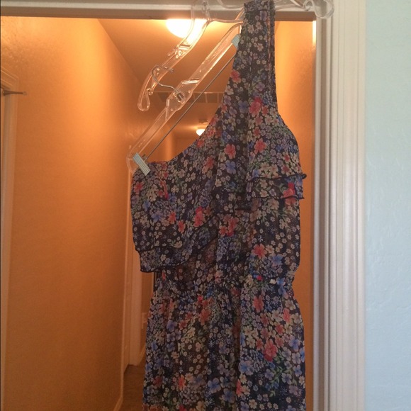 Top - Picture 2 of 3