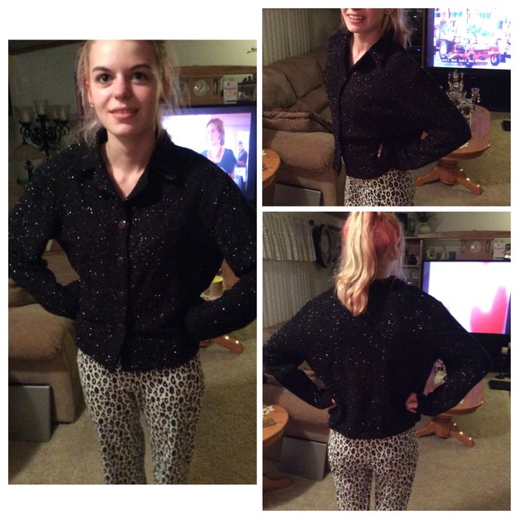 Black jacket/top. 💕