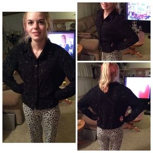 Black jacket/top. 💕