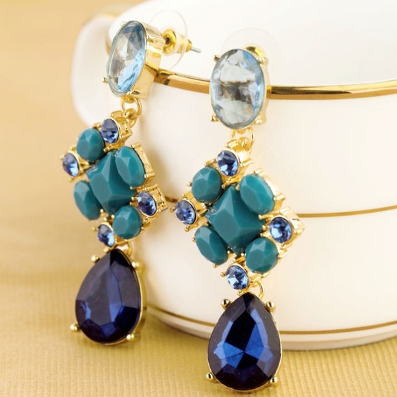 Jewelry - Beautiful Blue Drop Earrings