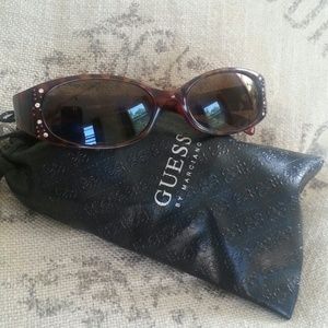 OFFICIAL GUESS SUNGLASSES