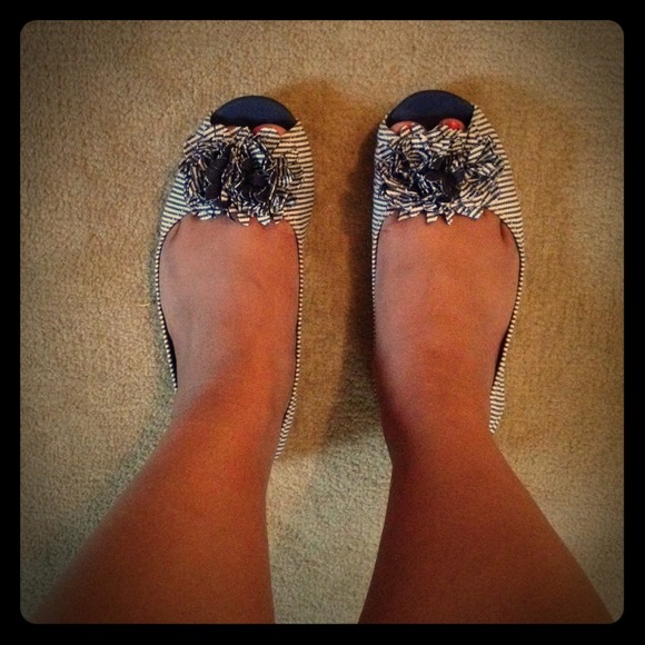 💗New Listing💗Striped Peep-Toe Flats