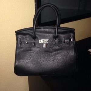 Black handbag purse