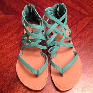 Teals Qupid sandals 6.5