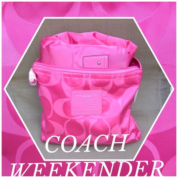 Coach Handbags - 💖HP 6/18💖CoachSignature Large Packable Weekender