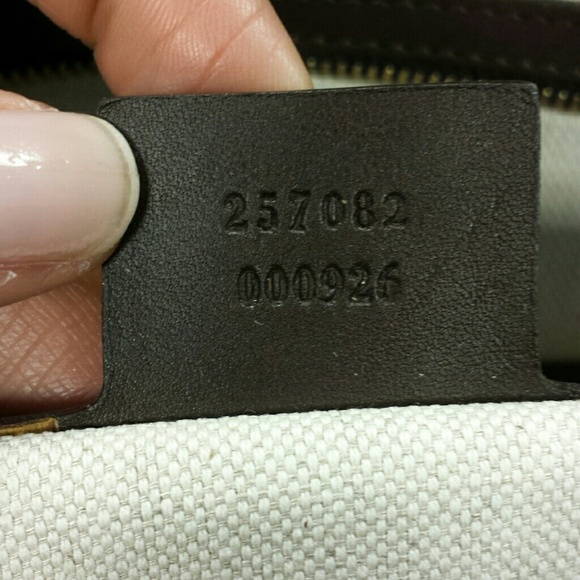 SOLD!!!! Authentic Gucci messenger bag - Picture 3 of 4