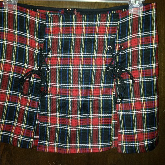 Price drop! Plaid mini skirt