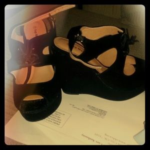 Black wedged shoes