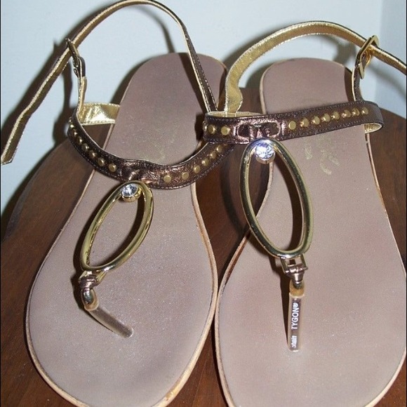 Looking to buy!!! Onex brand sandal! Black size8!! - Picture 1 of 1