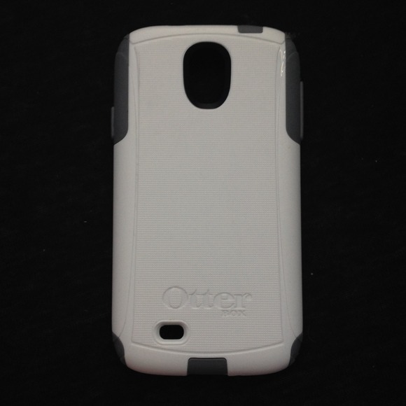 Gray and white galaxy s4 otterbox case