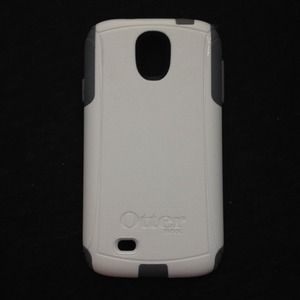 Gray and white galaxy s4 otterbox case