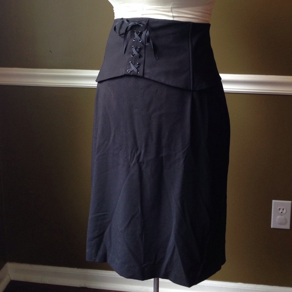 High waisted pencil skirt w/corset detail & boning