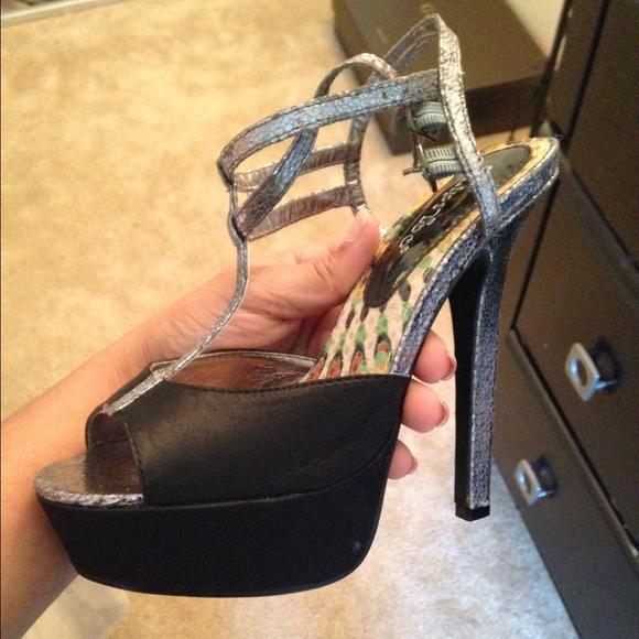 Shoes - Picture 2 of 3
