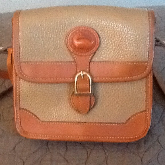 Dooney & Bourke Handbags - Vintage Dooney and Bourke Crossbody purse