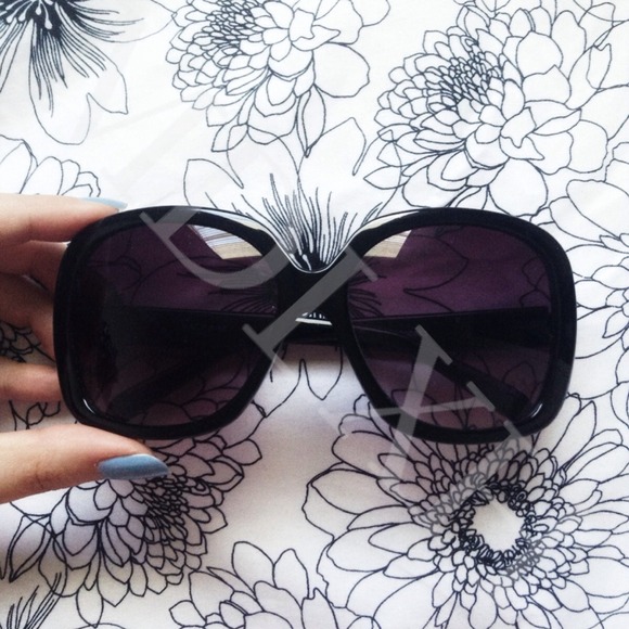 Black Sunglasses - Picture 1 of 1