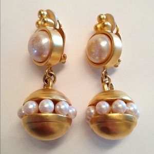🎉HP🎉Karl Lagerfeld Gold/Pearl Dangle Earrings