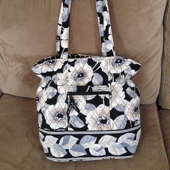 Vera Bradley Handbags - NWOT. Vera Bradley tote bag