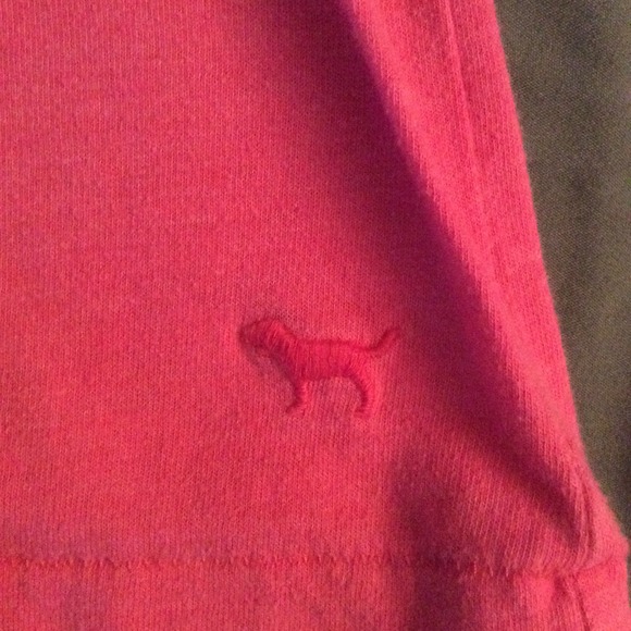 🚫 SOLD 🚫VS PINK plain vneck tee sz M - Picture 3 of 4