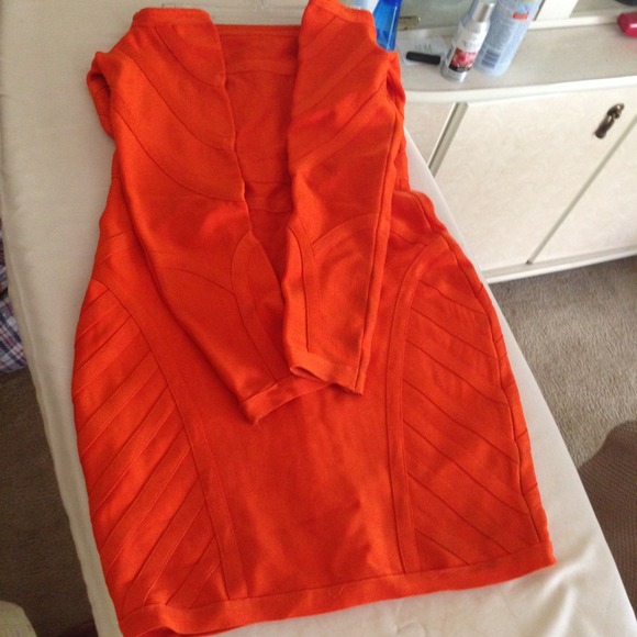 Orange BANDAGE dress! 😍😍😍