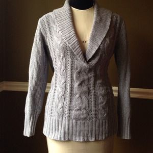 Shawl v-neck heather gray cable knit sweater. L/S