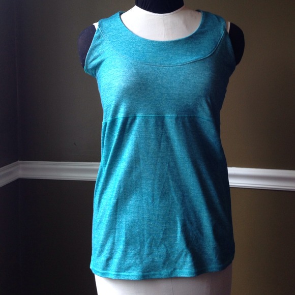 3 Old Navy compression tops w/ built in sports bra