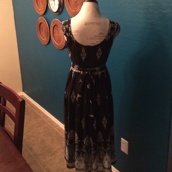 Dress - Picture 2 of 2