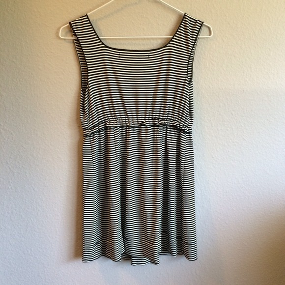 ❌BUNDLED❌ Striped Top - Picture 2 of 4