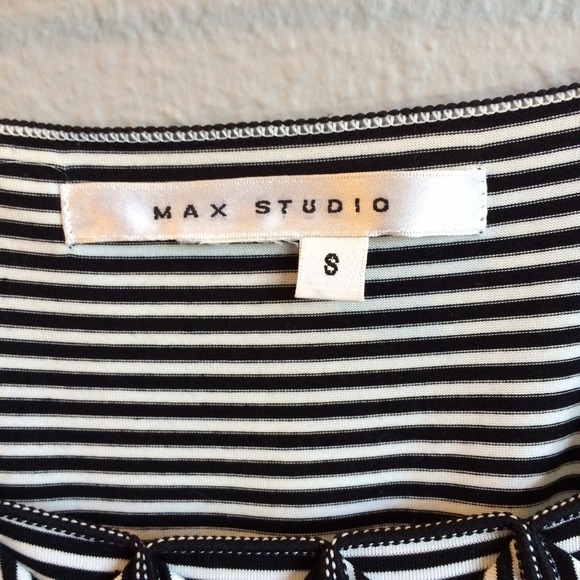 ❌BUNDLED❌ Striped Top - Picture 4 of 4