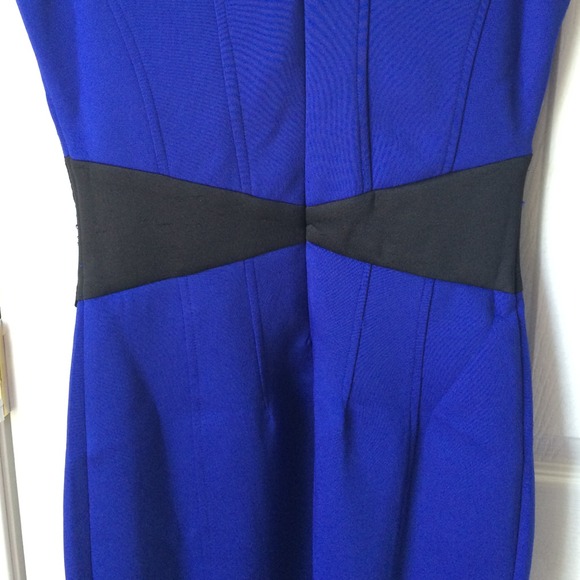 Lace  embellished dress - Picture 4 of 4