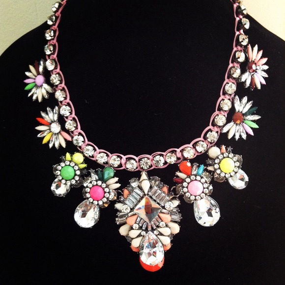 Jewelry - Crystal Flower Statement Necklace NWOT
