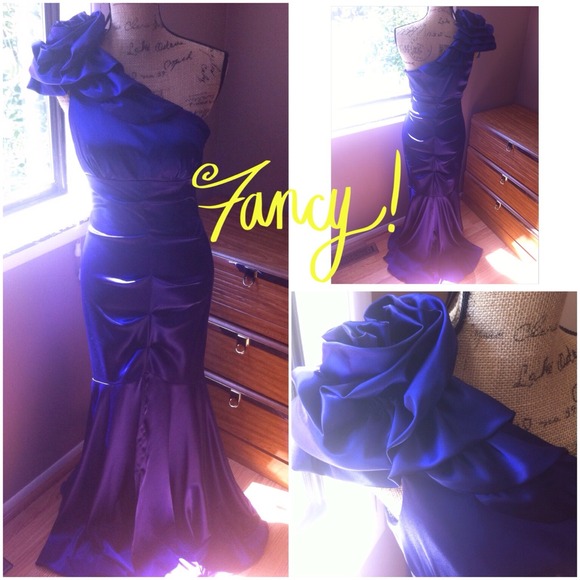 XSCAPE Dresses & Skirts - 🎉2X HOST PICK PURPLE FORMAL GOWN🎉