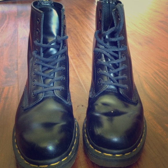 I'm selling them bc I never wear them anymore