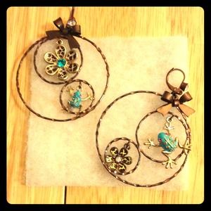 Betsey Johnson frog and flower hoop earrings