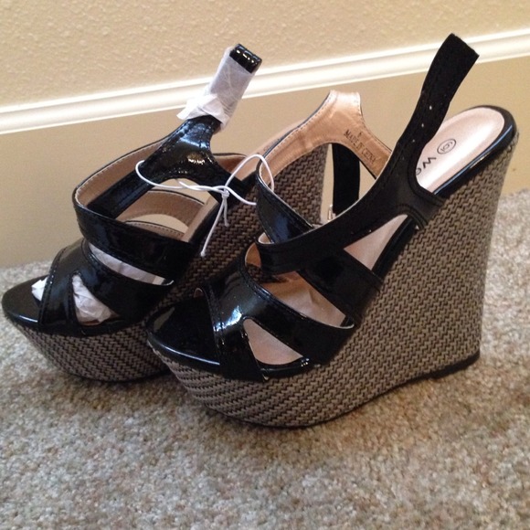 NWT wedges size 6