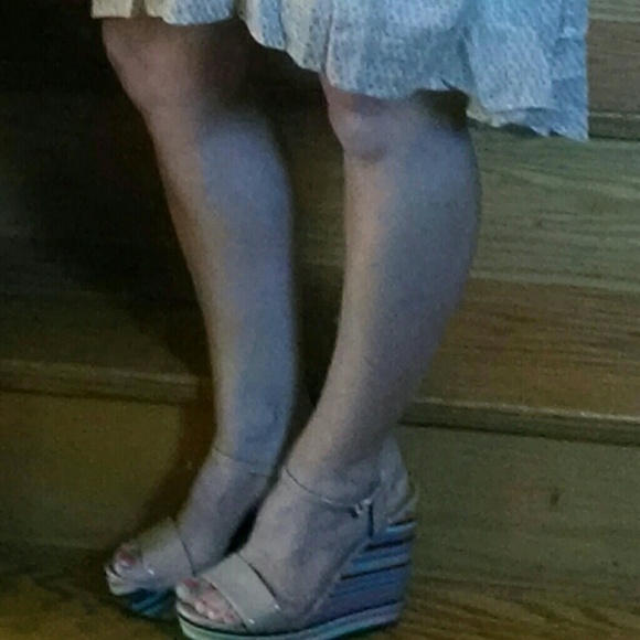 Hi -lo dress - Picture 2 of 3