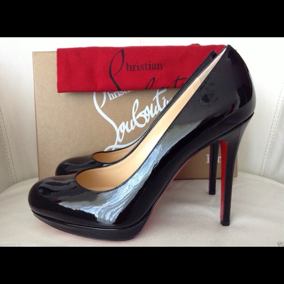 Sold on EBay Christian Louboutin New Simple pump