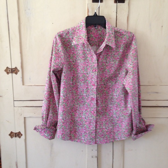Foxcroft brand wrinkle free, fitted blouse