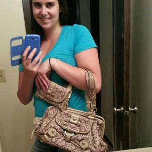 Gorgeous Tan Guess purse **Prcice reduced**