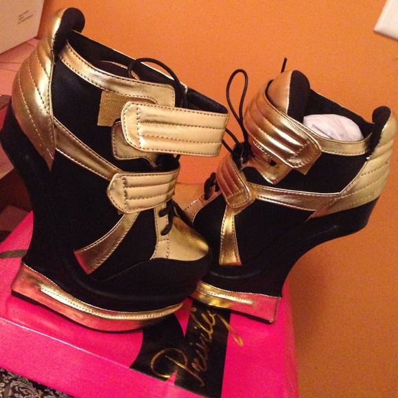 Brand new heeless wedge sneaker bootie Privileged
