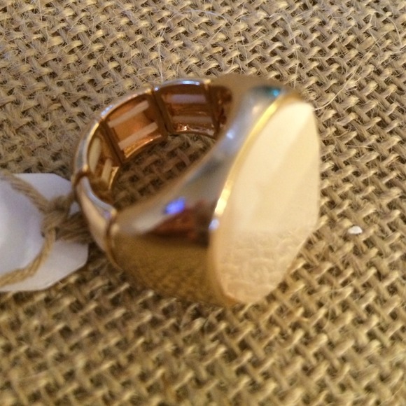 Gold/light peach stretch fit statement ring! NWT - Picture 2 of 3