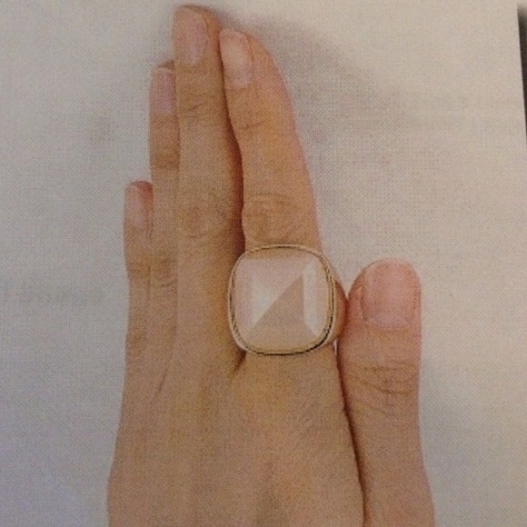 Gold/light peach stretch fit statement ring! NWT - Picture 3 of 3