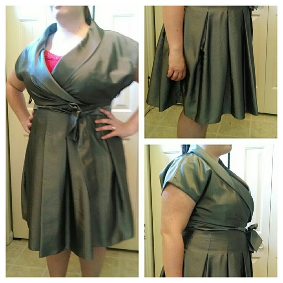 GOING TO CONSIGNMENT Silver semi formal dress