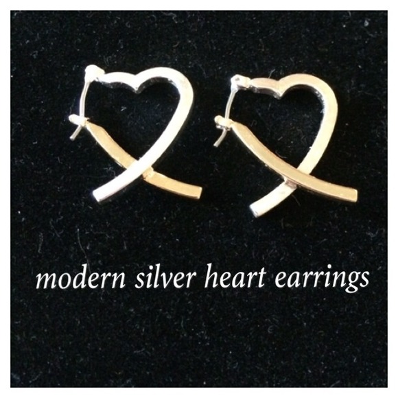 4 for $15 NWOT modern silver heart earrings
